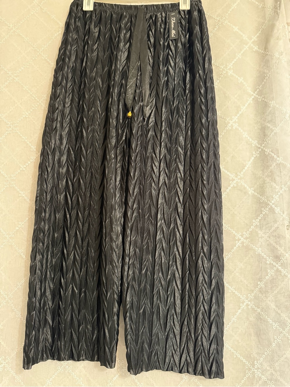 Men's Black Pleated Wide-Leg Pants